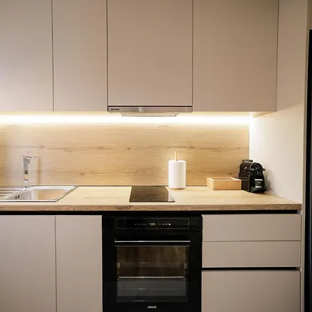 Urban Deluxe Tiran