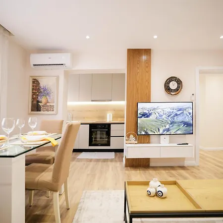 Urban Deluxe Apartment *